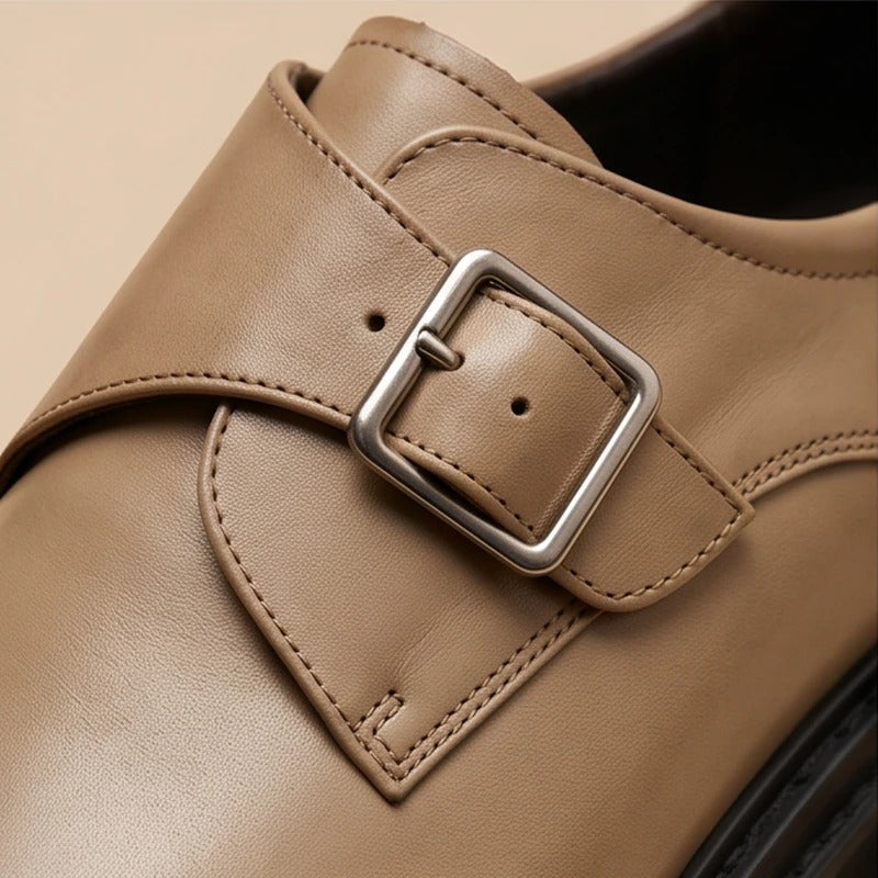 Bergamo leather buckle detail